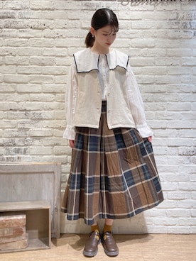 「襟付きトップス」｜「アイテム（その他シューズ）」を使った、ユウキさん（レディース・169cm）の秋コーディネート