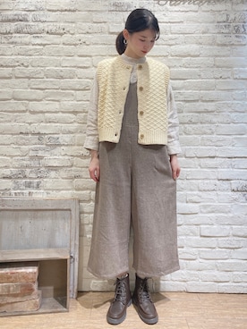 「ニットベスト」｜「アイテム（サロペット/オーバーオール）」を使った、ユウキさん（レディース・169cm）の秋コーディネート