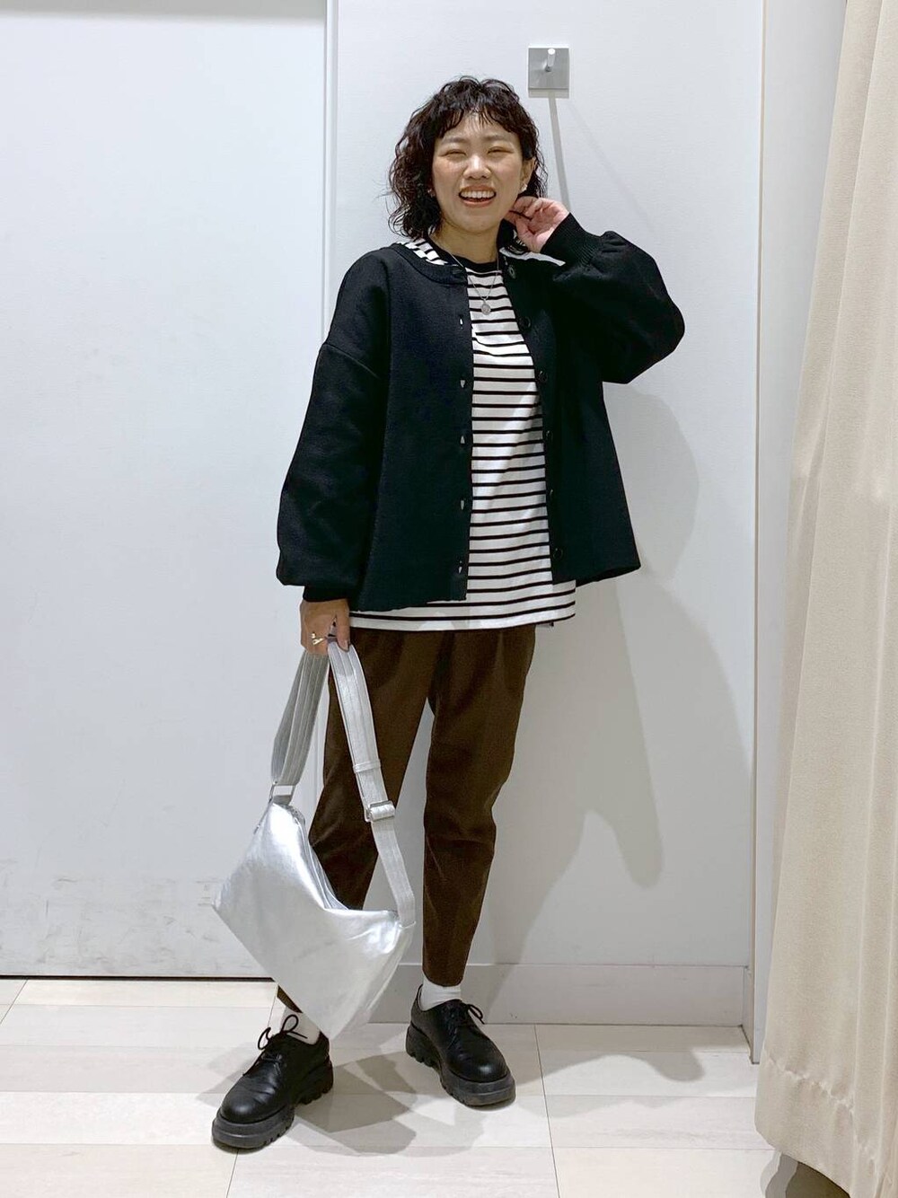 「女子ウケ、低身長、カジュアル、ママコーデ、GLOBAL WORK、着痩せ・細見え、ウツクシルエット_GLOBAL WORK、カーディガン」｜「GLOBAL WORKのUNISEX/ステンレスリング/196421（リング、シルバー系）」を使った、MiCAさん（レディース・154cm）の秋コーディネートの1枚目の写真