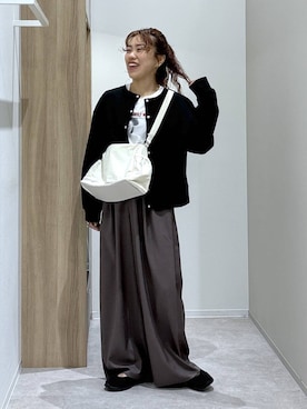 「GLOBAL WORK（グローバルワーク）のギャザーイージーワイドパンツ/632953（その他パンツ、ブラウン系）」を使った、MiCAさん（レディース・154cm）の春コーディネート