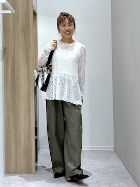 「GLOBAL WORK（グローバルワーク）のシルクプリントスカーフ/321108（バンダナ/スカーフ、ベージュ系）」を使った、MiCAさん（レディース・154cm）の秋コーディネート