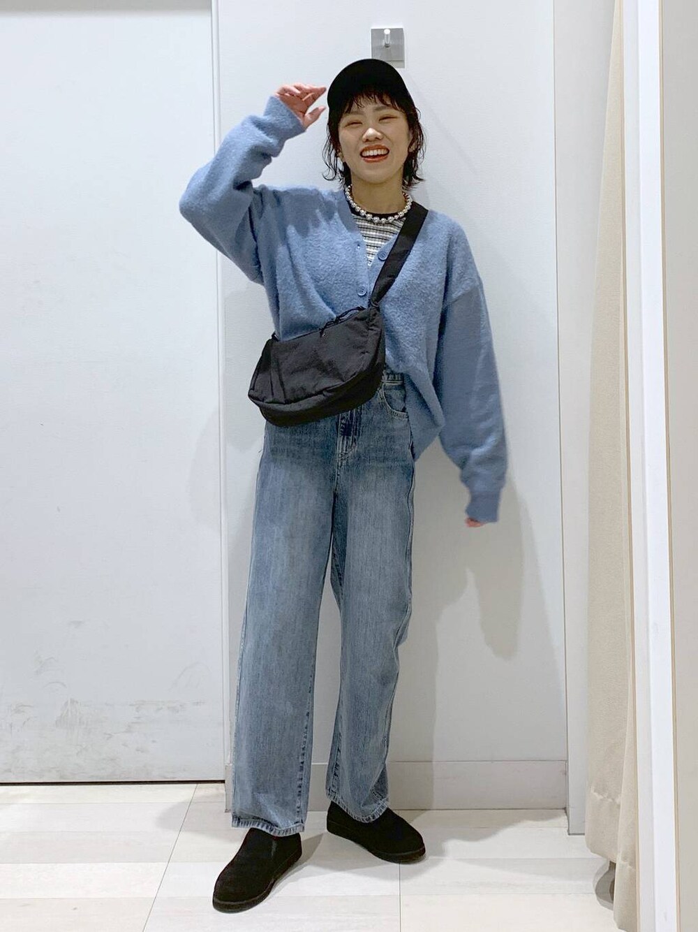 「ママコーデ、GLOBAL WORK、女子ウケ、低身長、カジュアル、着痩せ・細見え、カーディガン、GOOD DENIM_GLOBAL WORK、メルティニット_GLOBAL WORK」｜「GLOBAL WORKのメルティリブクルーネックプルオーバー/904803（ニット/セーター、ホワイト系）」を使った、MiCAさん（レディース・154cm）の冬コーディネートの1枚目の写真