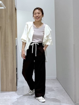 「GLOBAL WORK（グローバルワーク）のエアかるクラシックスニーカー/135751（スニーカー、ホワイト系）」を使った、MiCAさん（レディース・154cm）の春コーディネート