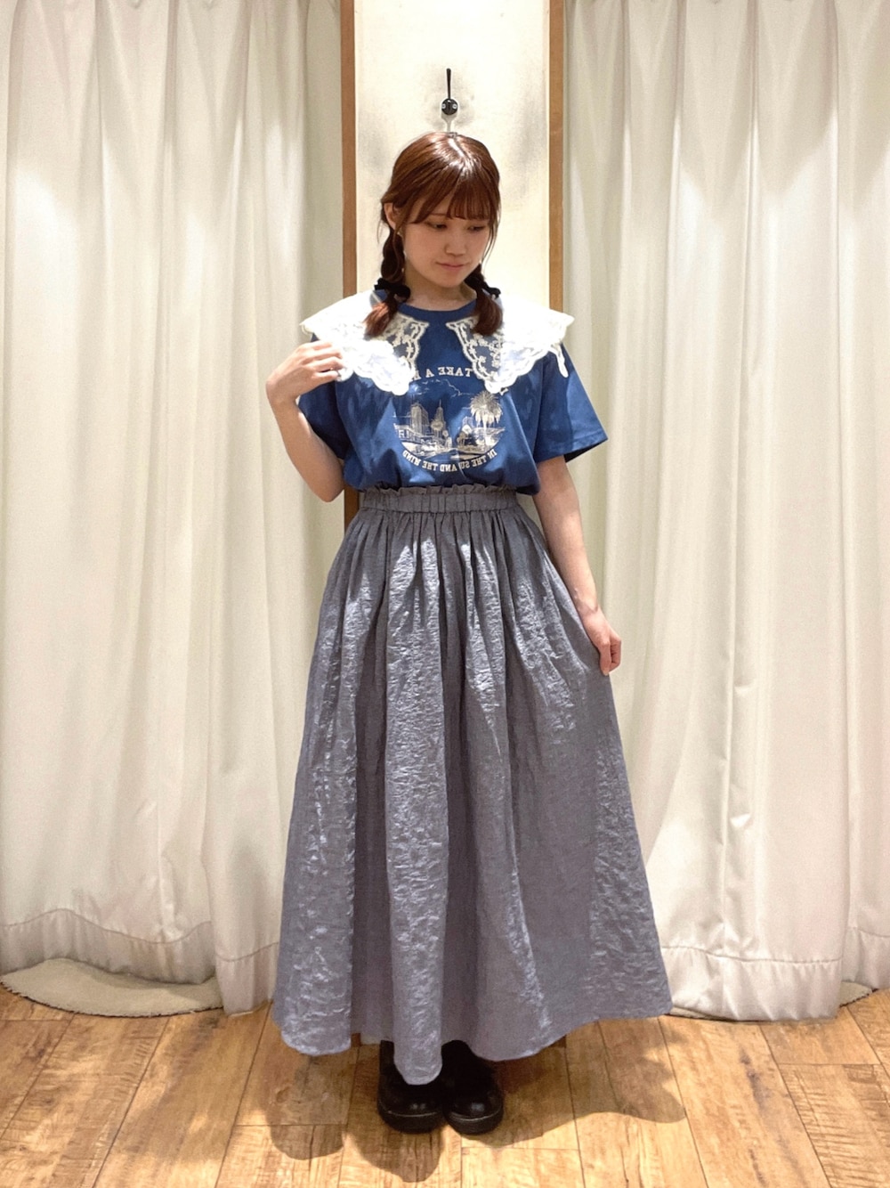 「SM2、Samansa Mos2、サマンサ モスモス(Samansa Mos2)、襟付きトップス、Tシャツ、ガーリー、ギャザースカート」｜「Samansa Mos2のシアーレース襟付Tシャツ（Tシャツ/カットソー、ブルー系）」を使った、はるさん（レディース・156cm）の春コーディネートの1枚目の写真