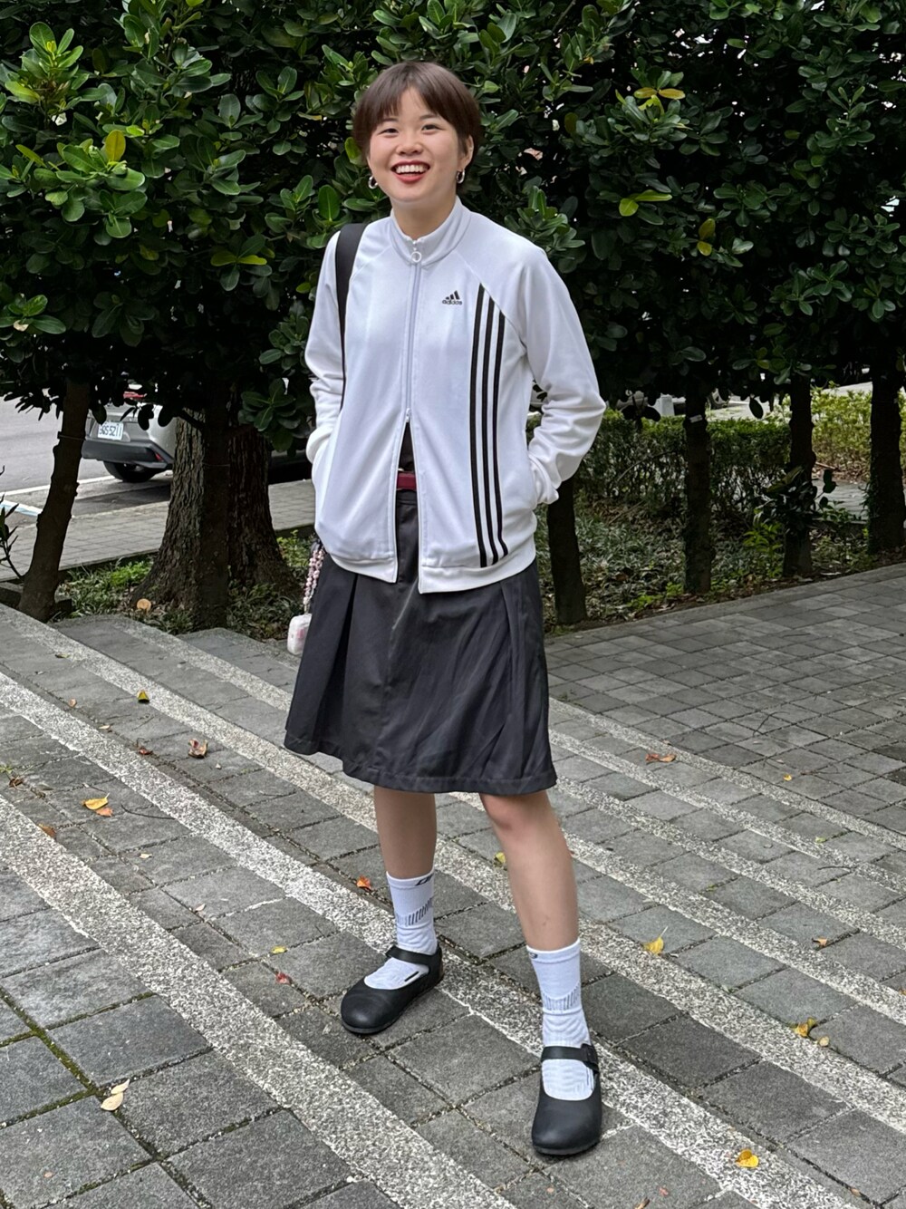 「adidasのアイテム（スタジャン、ホワイト系）」を使った、peiさん（レディース・164cm）の春コーディネートの1枚目の写真