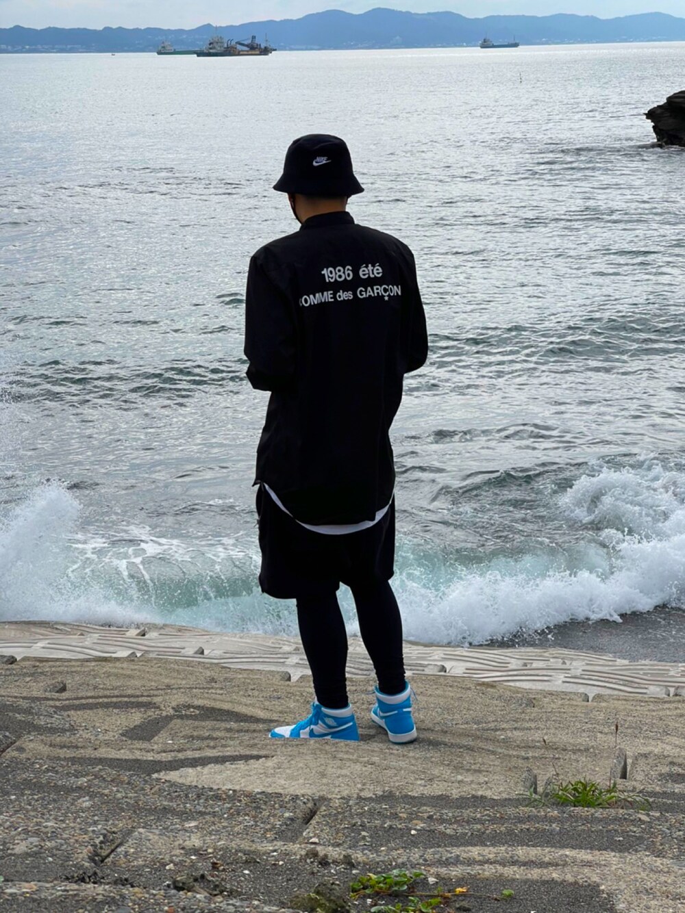 「ブラック、ナイキ、CDG、コムデギャルソン」｜「NIKEのアイテム（ハット、ブラック系）」を使った、tamanegi_3さん（メンズ・183cm）の秋コーディネートの1枚目の写真