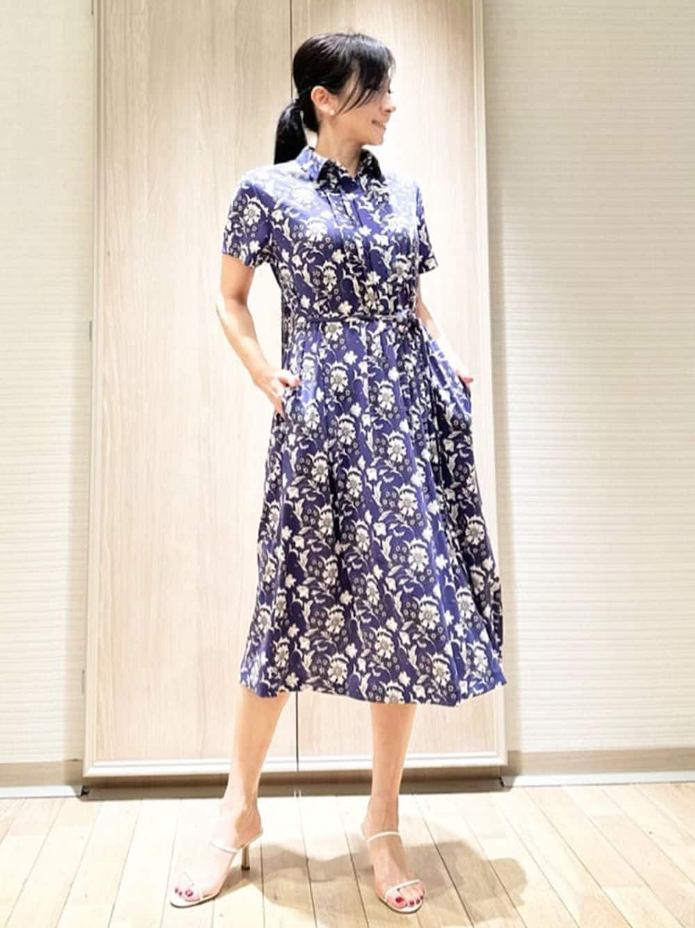 「シャツ好き集まれ、夏コーデ、スタッフコーデ、マッキントッシュロンドン、MACKINTOSH LONDON」｜「MACKINTOSH LONDONの【BIBURY FLOWER】バイブリーフラワージャージワンピース（ワンピース、ブルー系）」を使った、orie.tさん（レディース・163cm）の夏コーディネートの1枚目の写真