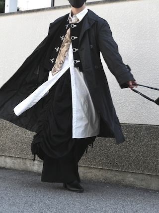 NOT CONVENTIONALのトレンチコートを使った人気ファッション