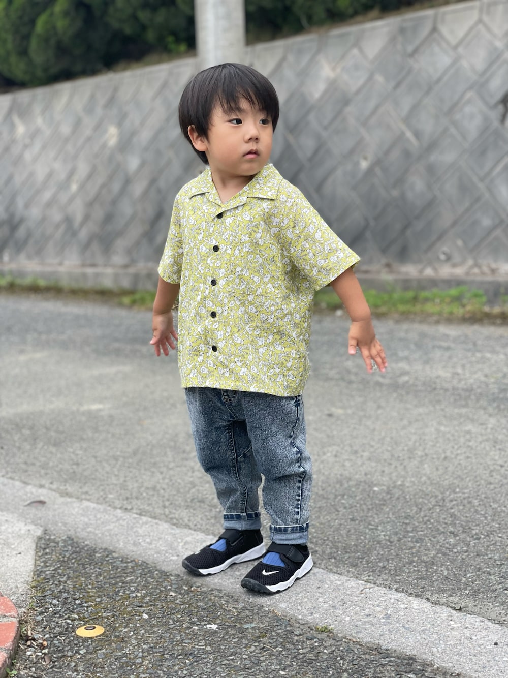 「BRANSHESのアイテム（トップス、イエロー系）」を使った、蒼さん（キッズ・90cm）の春コーディネートの1枚目の写真