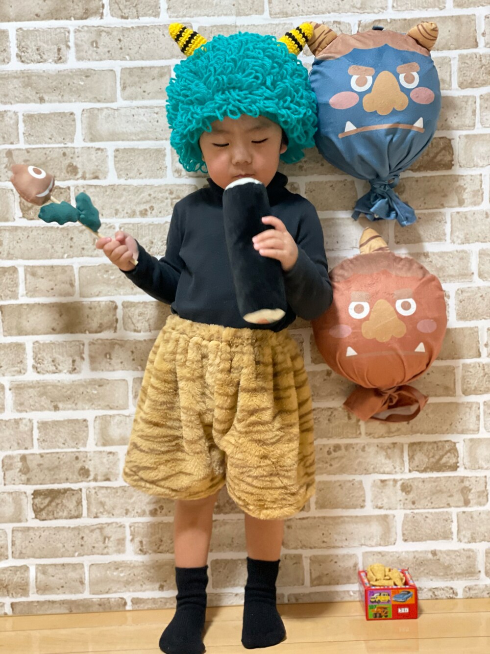 「節分、イベント、鬼、3歳、コスプレ、3coins、メルカリ、antiqua、make your day、タートルネック、ファー、ニット帽、トラ柄、キッズコーデ、冬コーデ」｜「メルカリ　ハンドメイドのアイテム（ニットキャップ/ビーニー、ブルー系）」を使った、蒼さん（キッズ・90cm）の冬コーディネートの1枚目の写真