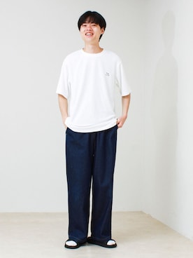 「GLOSTER（グロスター）の【夏素材で快適】フレブルパイルTEE ワンポイント刺繍（Tシャツ/カットソー、ホワイト系）」を使った、reさん（メンズ・173cm）の夏コーディネート