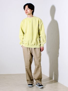 「イエロー」｜「アイテム（スウェット）」を使った、reさん（メンズ・173cm）の冬コーディネート