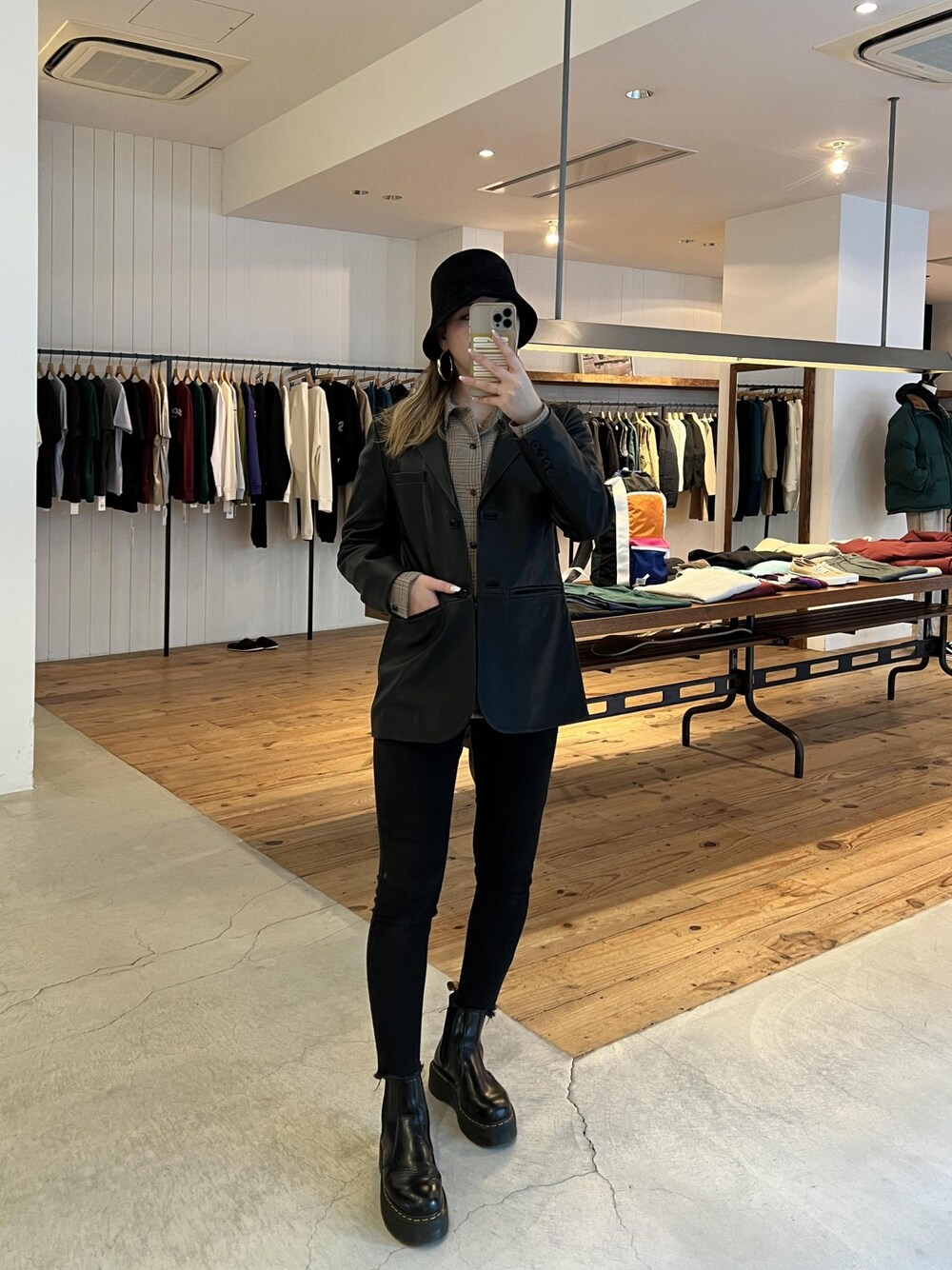 「レザー、ラムレザー、ジャケット、チェック柄、Saturdays NYC」｜「Saturdays NYCのBaxter Leather Blazer（その他アウター、ブラック系）」を使った、rayさん（レディース・164cm）の秋コーディネートの1枚目の写真