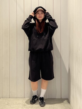 「Saturdays NYC（サタデーズ ニューヨークシティ ）のWarren Super Vintage Relaxed Hoodie（パーカー、ブラック系）」を使った、YUIさん（レディース・162cm）の春コーディネート