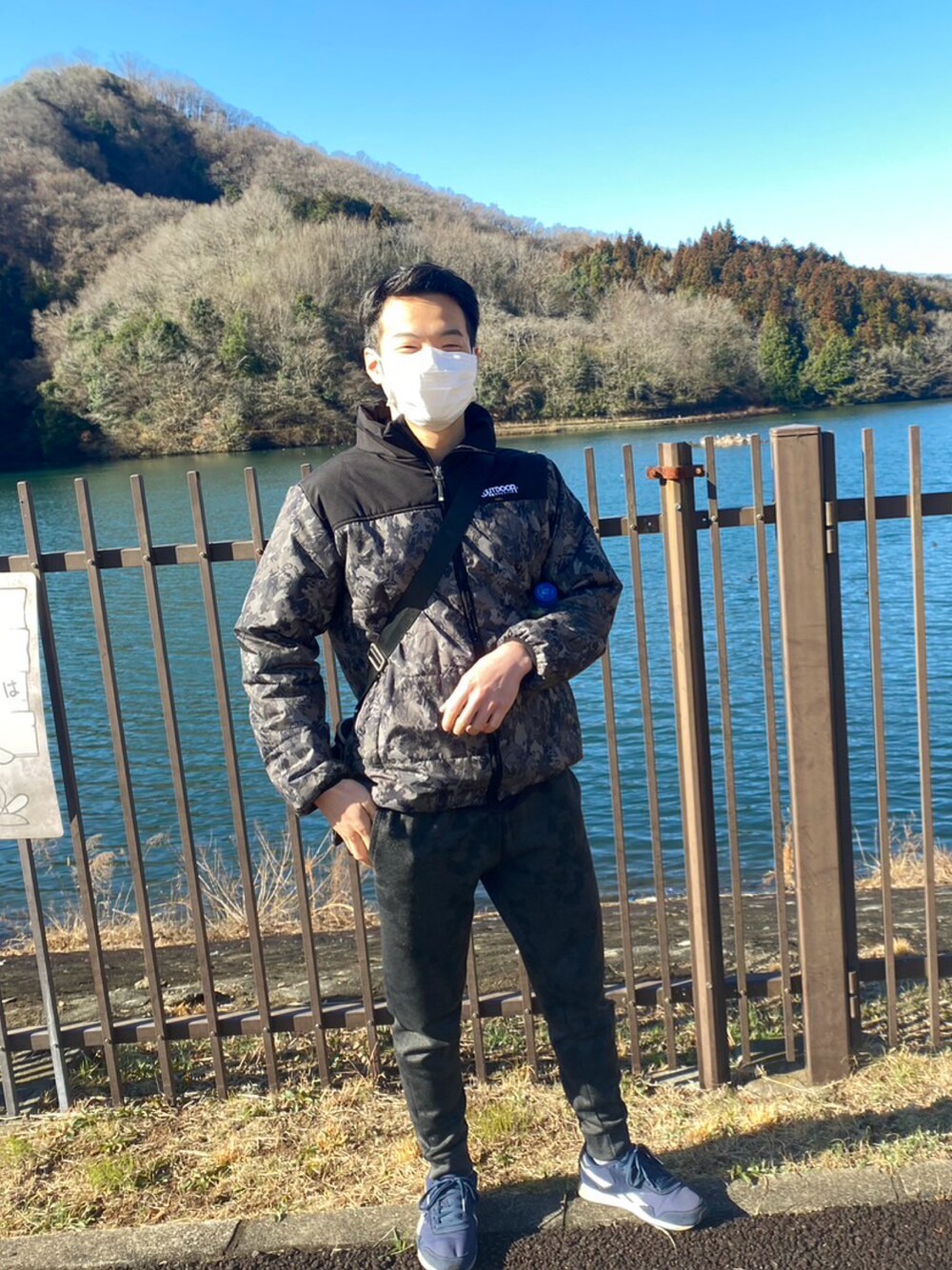 「散歩、迷彩、スポーツミックス、冬コーデ、秋コーデ」｜「しまむらのアイテム（パンツ、ブラック系）」を使った、秋さん（メンズ・173cm）の秋コーディネートの1枚目の写真