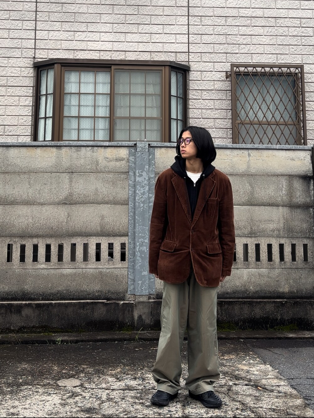 「秋コーデ、古着コーデ、古着、テーラードジャケット、レイヤード、COMME des GARCONS」｜「VINTAGEのアイテム（テーラードジャケット、ブラウン系）」を使った、yau21さん（メンズ・174cm）の秋コーディネートの1枚目の写真