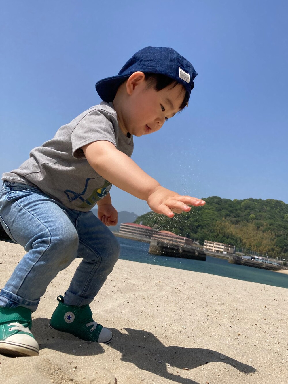 「アツいコーデ全部見せ、男の子コーデ、休日スタイル、夏コーデ、THE NORTH FACE、converse、H&M」｜「H&Mのアイテム（デニムパンツ、ブルー系）」を使った、asawearrrrさん（キッズ・100cm）の夏コーディネートの1枚目の写真
