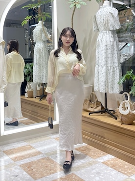 「La boutique BonBon（ラブティックボンボン）の【高身長・低身長サイズあり】きらきらサテンロングナロースカート（スカート）」を使った、Rikoさん（レディース・158cm）の春コーディネート