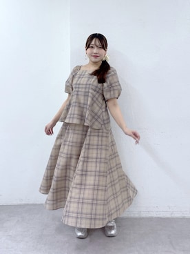 「La boutique BonBon（ラブティックボンボン）のシアーオーガンチェックランタンスリーブブラウス（シャツ/ブラウス、ベージュ系）」を使った、Rikoさん（レディース・158cm）の夏コーディネート