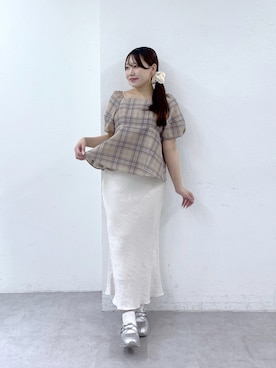 「La boutique BonBon（ラブティックボンボン）のシアーオーガンチェックランタンスリーブブラウス（シャツ/ブラウス、ベージュ系）」を使った、Rikoさん（レディース・158cm）の夏コーディネート
