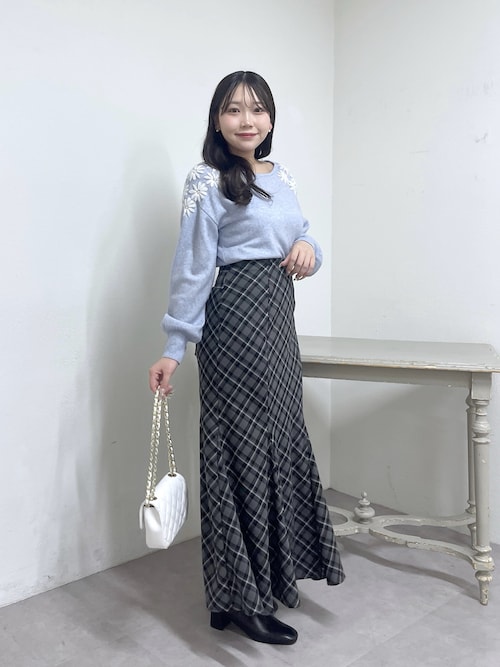 お花刺繍クロップドニット黒　ラブティクボンボン La boutique BonBon（ラブティックボンボン）の「【最強愛されニット