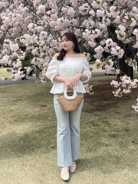 「La boutique BonBon（ラブティックボンボン）の【4/2(木)0:00～完売カラー再販決定！】シャーリングギャザーブラウス（シャツ/ブラウス、ホワイト系）」を使った、Rikoさん（レディース・158cm）の春コーディネート