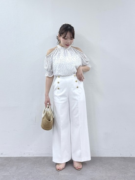 「La boutique BonBon（ラブティックボンボン）のドットホルターネックオープンショルダーブラウス（シャツ/ブラウス、ホワイト系）」を使った、Rikoさん（レディース・158cm）の春コーディネート