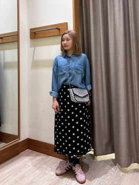 「fredy emue（フレディエミュ）のとろみデニムクロップドシャツ（シャツ/ブラウス、ブルー系）」を使った、rinrinさん（レディース・157cm）の春コーディネート