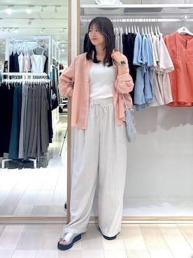 「アイテム（クラッチバッグ、シルバー系）」を使った、asamiさん（レディース・161cm）の春コーディネート