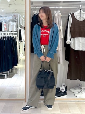 「GLOBAL WORK（グローバルワーク）のエアかるクッションベルトスニーカー/102313（スニーカー、ブラック系）」を使った、asamiさん（レディース）の春コーディネート