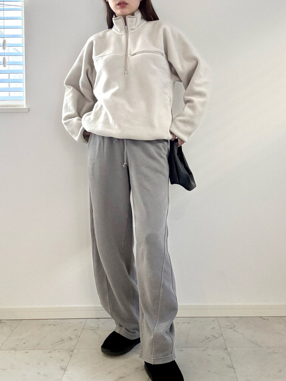 「真冬のあったかスタイル、スウェットパンツ、スウェットコーデ、GU、GUコーデ、シンプルコーデ、ママコーデ、プチプラコーデ」｜「GUのアイテム（スウェットパンツ、グレー系）」を使った、yuyuさん（骨格ストレート・レディース・160cm）の冬コーディネートの1枚目の写真