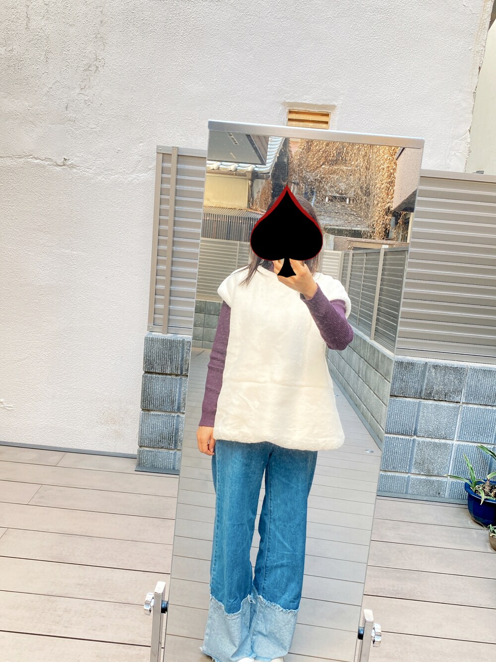 「CECIL McBEEのアイテム（デニムパンツ、ブルー系）」を使った、saosaoさん（レディース・159cm）の春コーディネートの1枚目の写真