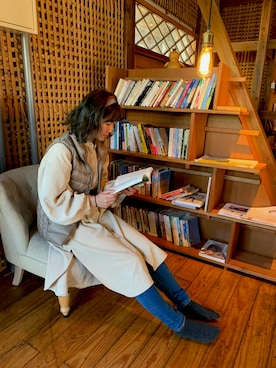 「アイテム（ダウンベスト、ブラウン系）」を使った、YIJUさん（レディース・164cm）の夏コーディネート