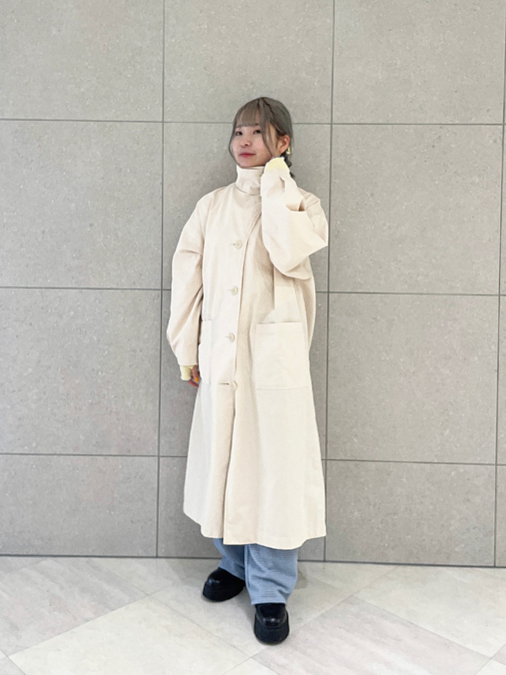 「wcloset、ダブルクローゼット、春コーデ、春服みてみて、春アウター、ロングコート、春コート、ハイネックコート、マルチウェイ、パンツスタイル」｜「w closetの【マルチウェイ】ハイネックロングコート（ステンカラーコート、ホワイト系）」を使った、Shiho Moriokaさん（レディース・157cm）の春コーディネートの1枚目の写真