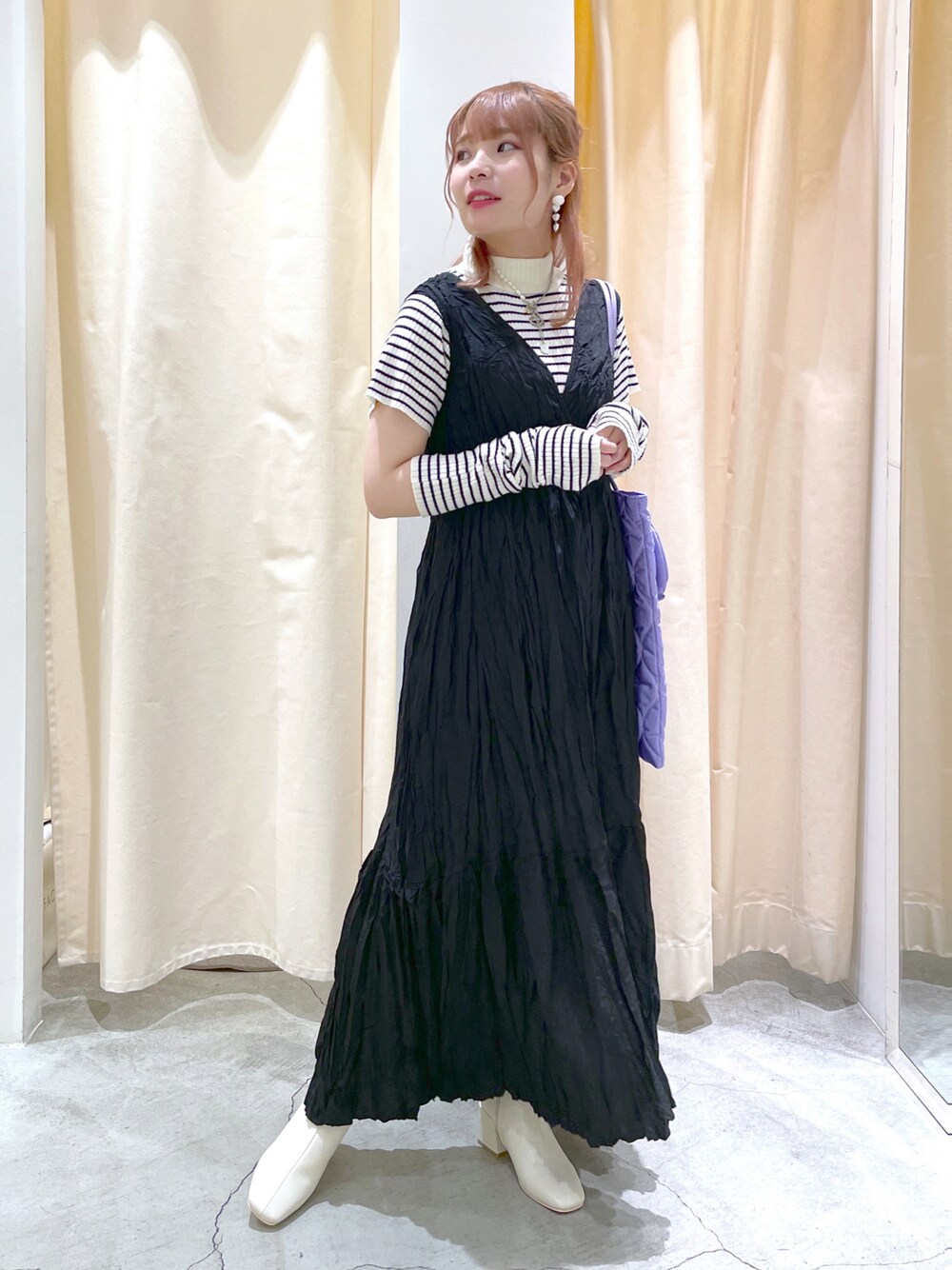 「w closet、wcloset、ダブルクローゼット、大人コーデ、秋服準備はじめました、秋のコーデ、ワンピース、秋コーデ、アームウォーマー、アームカバー、ボーダートップス、大人カジュアル、ストレッチブーツ、モノトーン、骨格ストレート」｜「w closetの【マルチウェイ】アームカバー付きバックオープン半袖ニットプルオーバー（ニット/セーター、ホワイト系）」を使った、Shiho Moriokaさん（レディース・157cm）の夏コーディネートの1枚目の写真