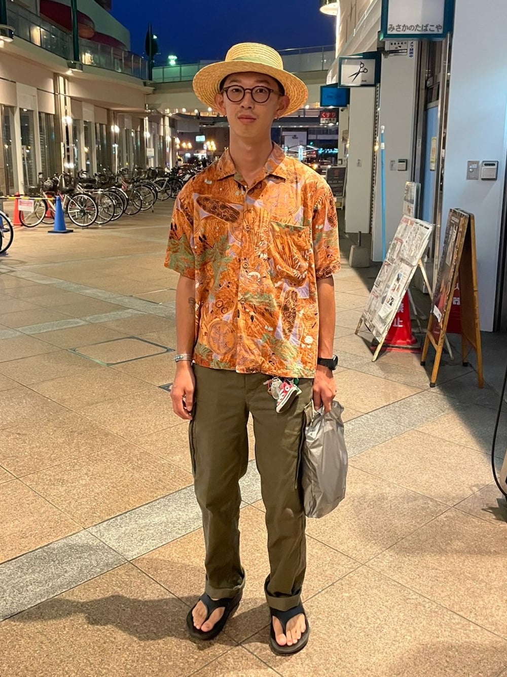 「古着、dead stock、デッドストック、ドイツ軍、made in Bali、よこちるどれん」｜「ドイツ軍のアイテム（カーゴパンツ、グリーン系）」を使った、Rui Louis Nobuhisaさん（メンズ・172cm）の秋コーディネートの1枚目の写真