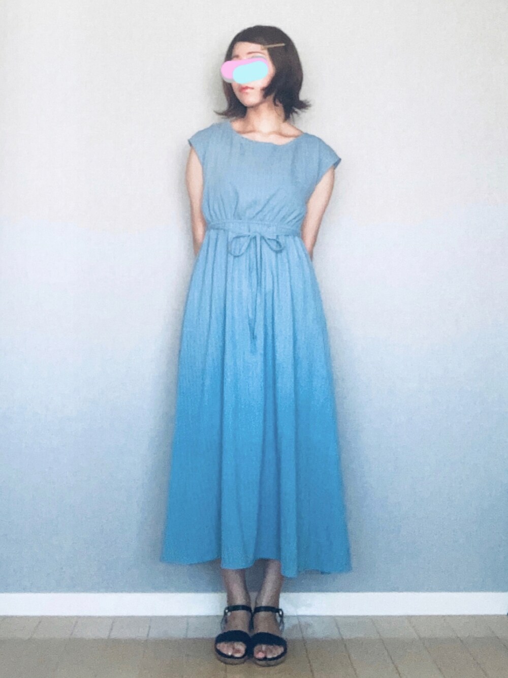 「ワンピースコーデ、おうちスタイル、プチプラコーデ、ゆったりコーデ」｜「RETRO GIRLのアイテム（ワンピース、ブルー系）」を使った、ゆるりさん（レディース・155cm）の秋コーディネートの1枚目の写真