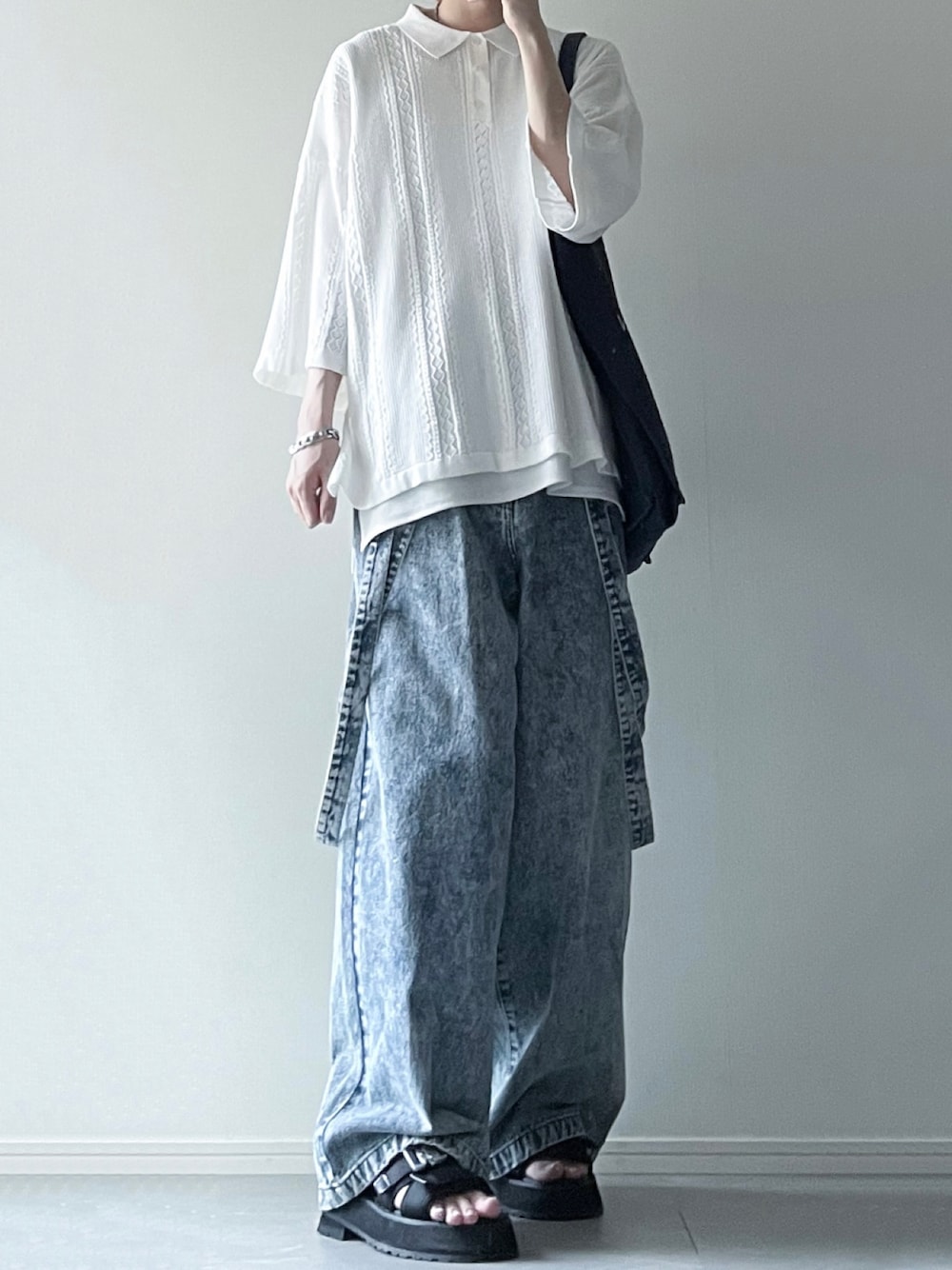「レイヤードスタイル、きれいめカジュアル、夏コーデ、サスペンダー、デニム」｜「LILLのアイテム（ポロシャツ、グレー系）」を使った、ユウさん（メンズ・182cm）の夏コーディネートの1枚目の写真