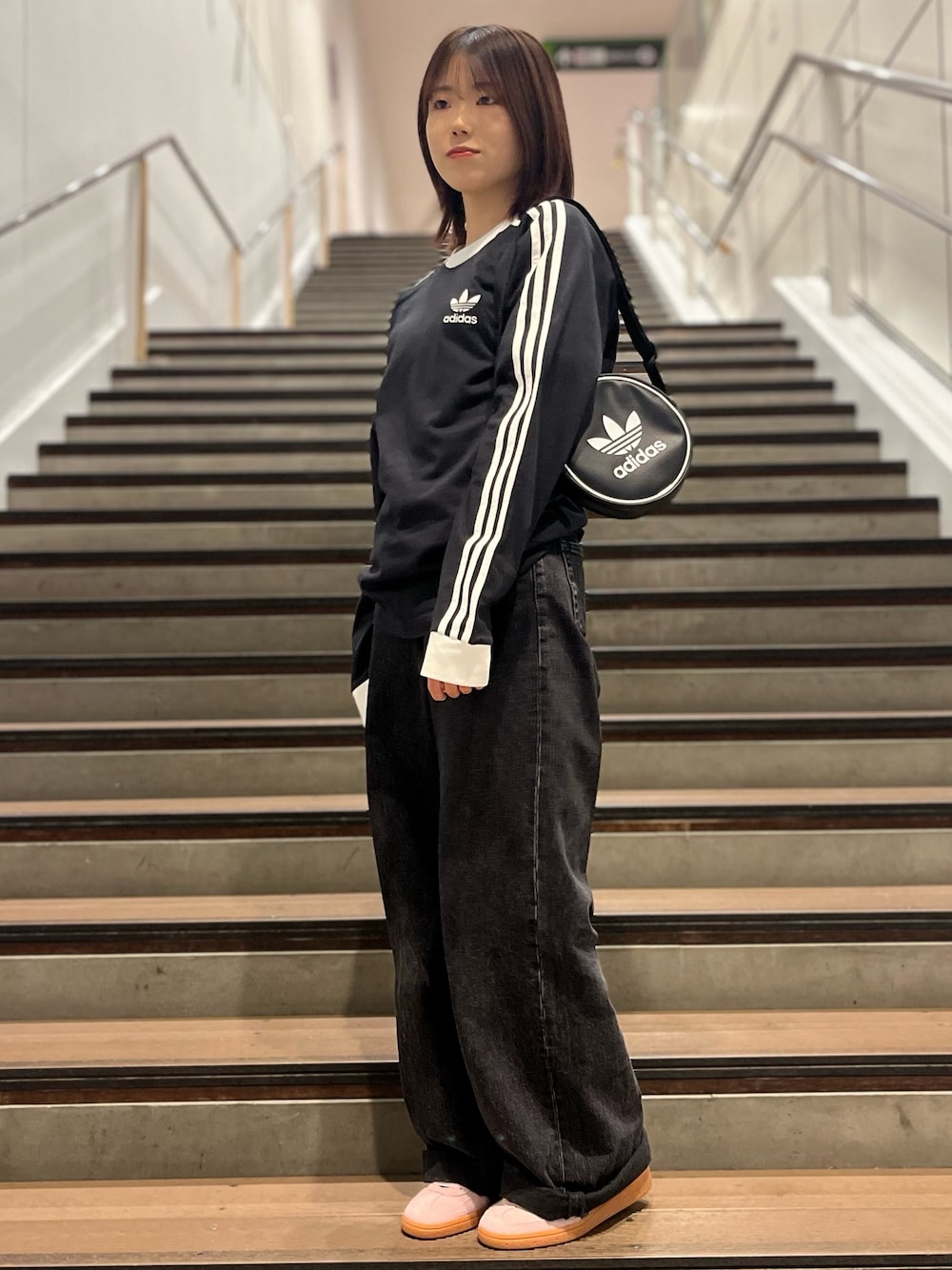 SW(アディダス オリジナルスショップ ラゾーナ川崎プラザ)｜adidasのT