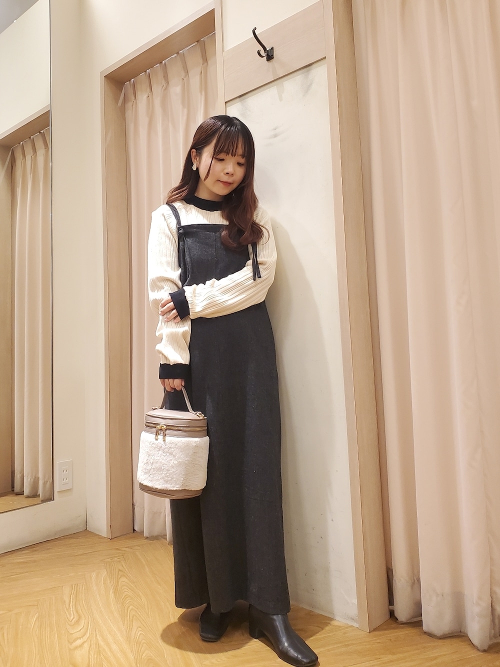 「秋冬コーデ、きれいめカジュアル、休日コーデ、冬、ワンピース、ニット、バッグ、シンプル、オトナ女子、ガーリー、フェミニン、シンプルコーデ、キレイめ」｜「canonlineshopでも購入可能です🖥️💞の　プロフィールの🖥️マークから飛べます🕊️（トップス、その他）」を使った、𝚝𝚊𝚖𝚊𝚖𝚒さん（レディース・148cm）の冬コーディネートの1枚目の写真