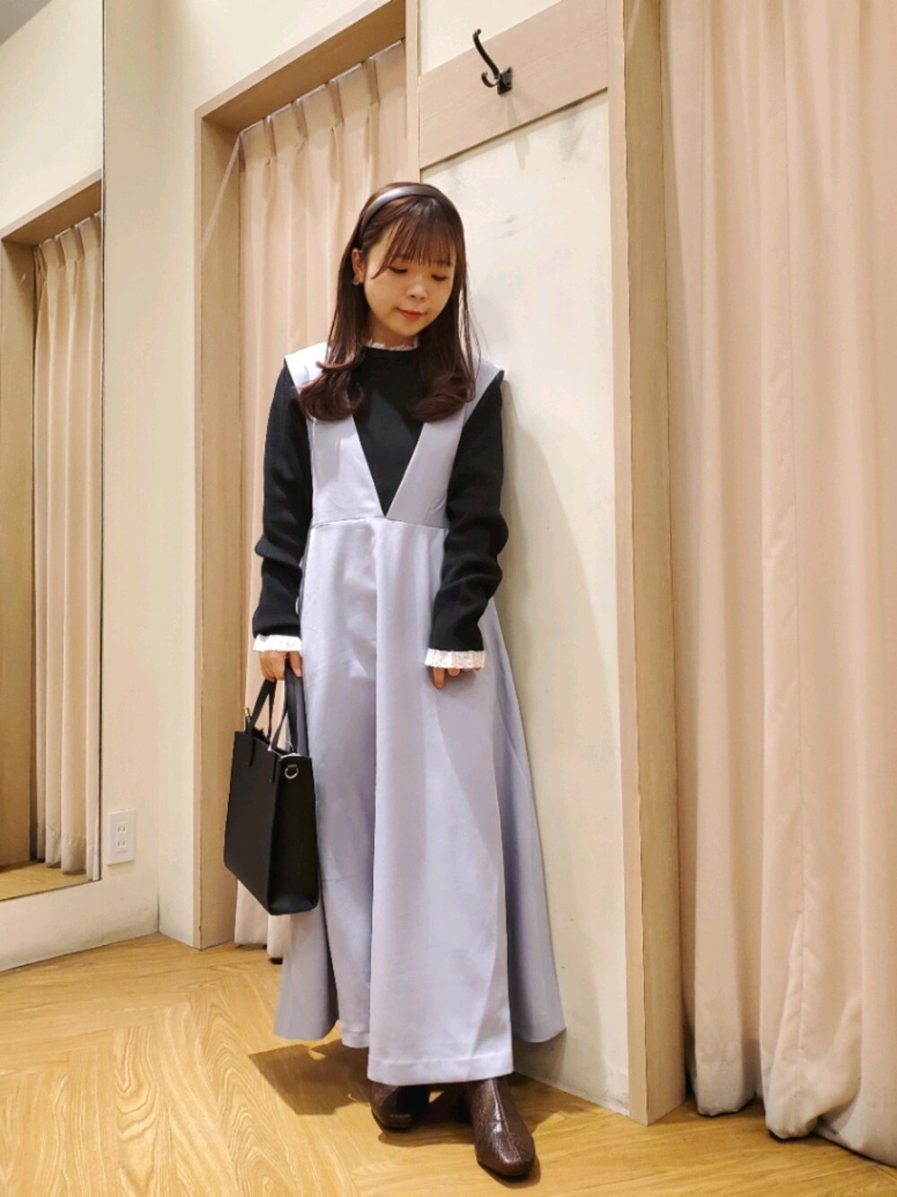 「秋のコーデ、レース、ガーリー、ジャンパースカート、キレイめ、フェミニン、休日コーデ、秋服、低身長、大人ガーリー、低身長コーデ、大人フェミニン、秋冬コーデ、Te chichi TERRASSE、テチチテラス」｜「Te chichi TERRASSEのレースハイネックリブニット（ニット/セーター、ブラック系）」を使った、𝚝𝚊𝚖𝚊𝚖𝚒さん（レディース・148cm）の冬コーディネートの1枚目の写真