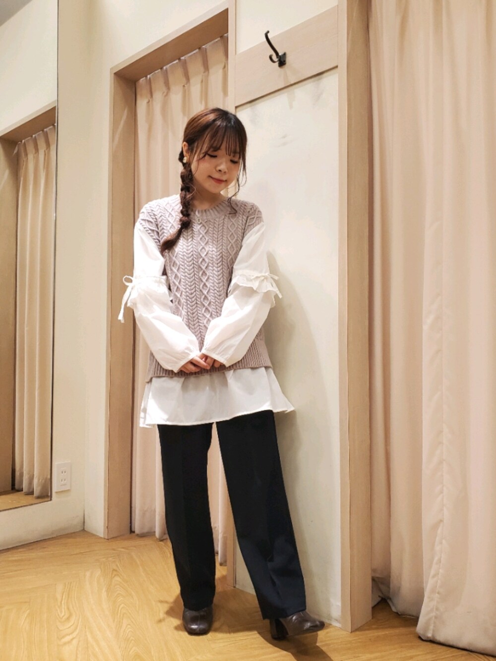 「カジュアル、シンプルコーデ、低身長コーデ、低身長、秋のコーデ、秋服、秋コーデ、パンツスタイル、パンツ、大人コーデ、ベスト、休日スタイル、きれいめカジュアル、テチチテラス、Te chichi TERRASSE」｜「Te chichi TERRASSEのドッキングニットチュニック（ニット/セーター、ブラウン系）」を使った、𝚝𝚊𝚖𝚊𝚖𝚒さん（レディース・148cm）の秋コーディネートの1枚目の写真