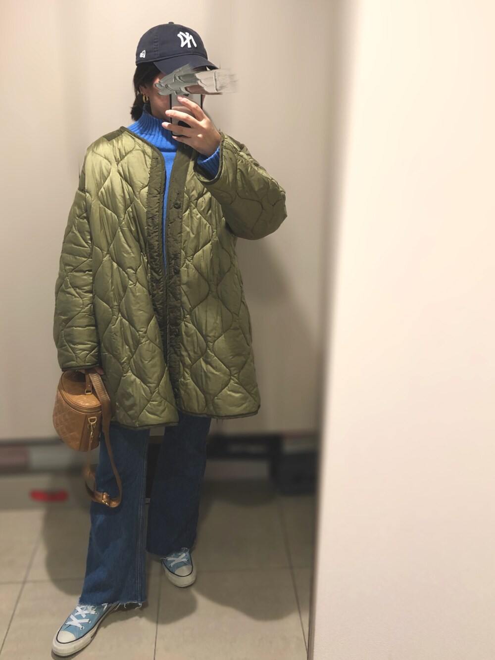 「ママコーデ、カジュアル、フレアデニム、ニット、カラーニット、コンバース、キャップ、お洒落さんとつながりたい、今日のコーデ」｜「NEW ERAの【NEW ERA】ニューエラ キャップ 9TWENTY MLB NY YANKEES BIG LOGO CAP ニューヨークヤンキース（キャップ、ブルー系）」を使った、aaasukaaa21さん（レディース・160cm）の冬コーディネートの1枚目の写真