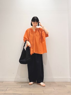 「URBAN RESEARCH DOORS（アーバンリサーチドアーズ）のコットンボイルロールアップスリーブブラウス（シャツ/ブラウス、オレンジ系）」を使った、くどうさん（レディース・157cm）の夏コーディネート