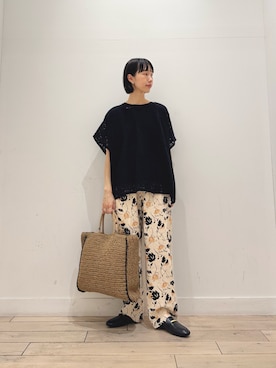 「URBAN RESEARCH DOORS（アーバンリサーチドアーズ）の『WEB限定カラー』リネンリヨセルプリントイージーパンツ（その他パンツ、ベージュ系）」を使った、くどうさん（レディース・157cm）の春コーディネート