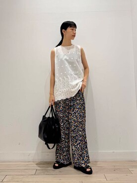 「URBAN RESEARCH DOORS（アーバンリサーチドアーズ）の『接触冷感/吸水速乾/イージーケア』フラワープリントドライタッチリラックスパンツ（その他パンツ）」を使った、くどうさん（レディース・157cm）の夏コーディネート