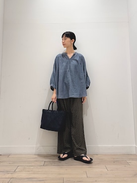 「URBAN RESEARCH DOORS（アーバンリサーチドアーズ）のカラーシーグラストートバッグ（トートバッグ、ブルー系）」を使った、くどうさん（レディース・157cm）の夏コーディネート