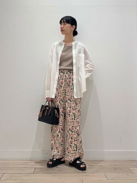 「フラワープリント」｜「アイテム（タンクトップ）」を使った、くどうさん（レディース・157cm）の春コーディネート