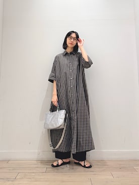 「URBAN RESEARCH DOORS（アーバンリサーチドアーズ）のメタルリングフラットサンダル | トング/ぺたんこ/軽量/きれいめ/カジュアル/夏（サンダル、ブラック系）」を使った、くどうさん（レディース・157cm）の夏コーディネート