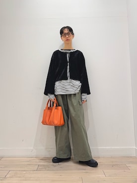 「アイテム（トートバッグ、オレンジ系）」を使った、くどうさん（レディース・157cm）の秋コーディネート